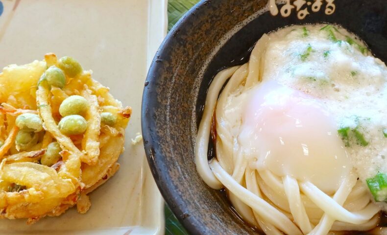 「はなまるうどん」で玉とろぶっかけ＆枝豆のかき揚げ