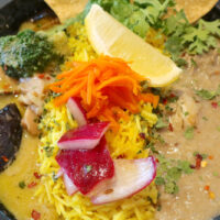那覇「ONE TWO CURRY OKINAWA」で牡蠣のホワイトカレー＆チキングリーンカレー