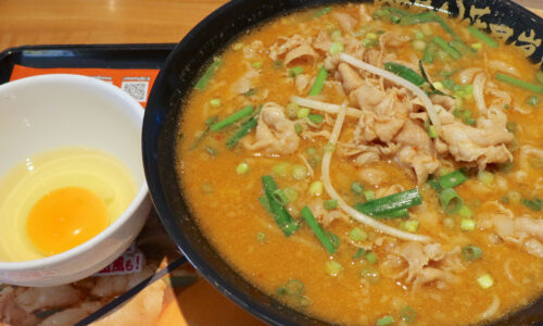 「らあめん花月嵐」の期間限定メニュー・豚スタミナ月見ラーメン肉まみれ