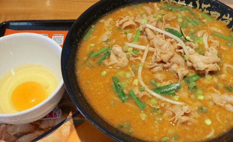 「らあめん花月嵐」の期間限定メニュー・豚スタミナ月見ラーメン肉まみれ