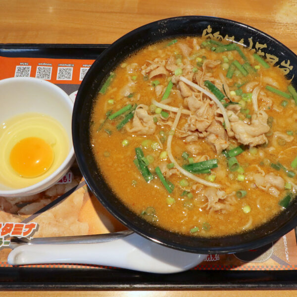 豚スタミナ月見ラーメン肉まみれ（1,360円）