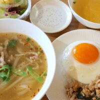 浦添にオープンした「SRITHONG khao man gai」（シートンカオマンガイ）でガパオとヌードルのハーフ＆ハーフランチ