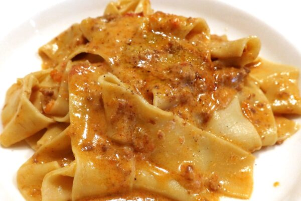 浦添のイタリアン「コンタディーナ」で自家製手打ち幅広パスタ・パッパルデッレ ポルチーニ茸のラグーソース