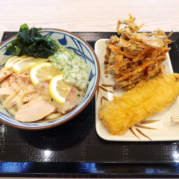 柑橘香るねばとろ鶏ぶっかけ（890円）＋秋刀魚天（180円）＆ごぼうかき揚（230円）