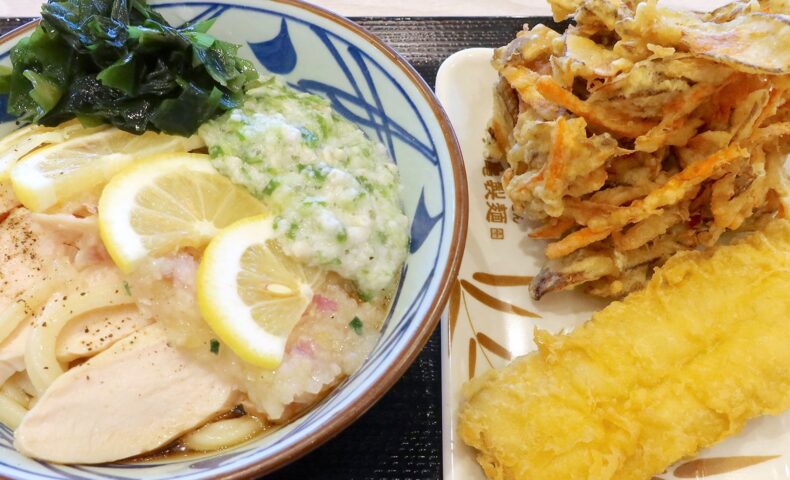 「丸亀製麺」の限定・柑橘香るねばとろ鶏ぶっかけ＋秋刀魚天＆ごぼうかき揚
