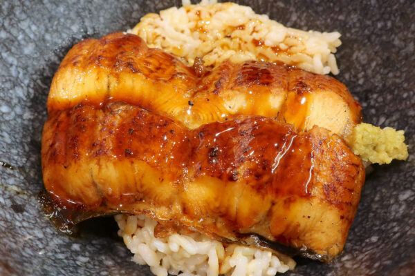 「くら寿司」で発芽玄米のうな丼＆新物うに＆北海道産秋刀魚