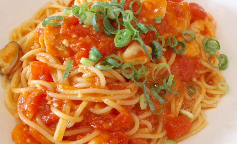 那覇のカジュアルすぎるフレンチ「Koba’s」で海の幸トマトソーススパゲティ 前菜つき