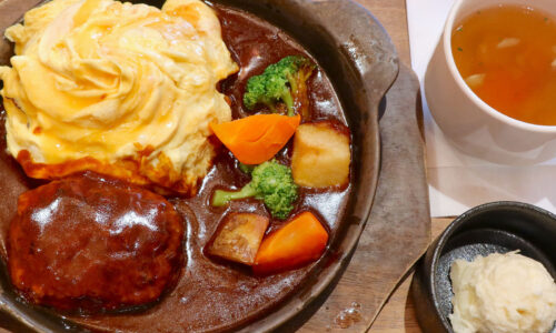 浦添・パルコシティ「北海道キッチンYOSHIMI」で牛ハンバーグオムライス