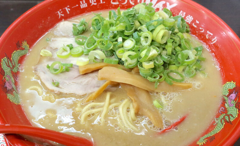 「天下一品」でこってりMAXはネギ増しで胡椒をたっぷりかけるのが好み