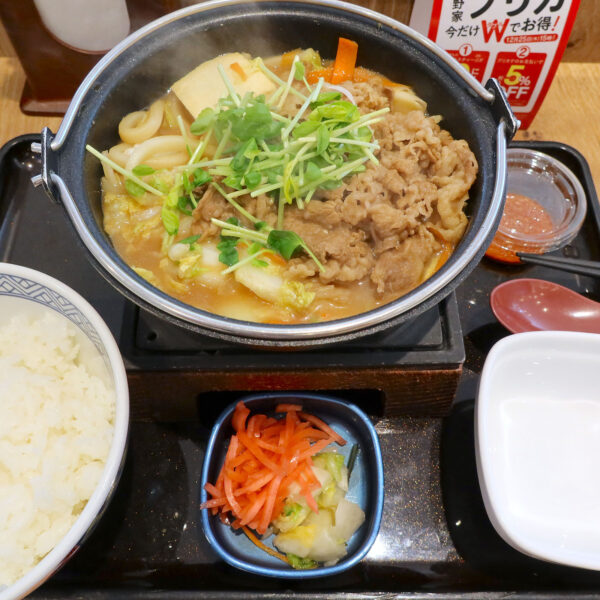 とんこつ醤油牛鍋膳(899円)