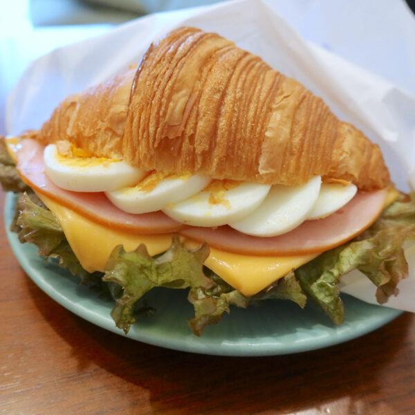 クロワッサンたまごサンド(500円)