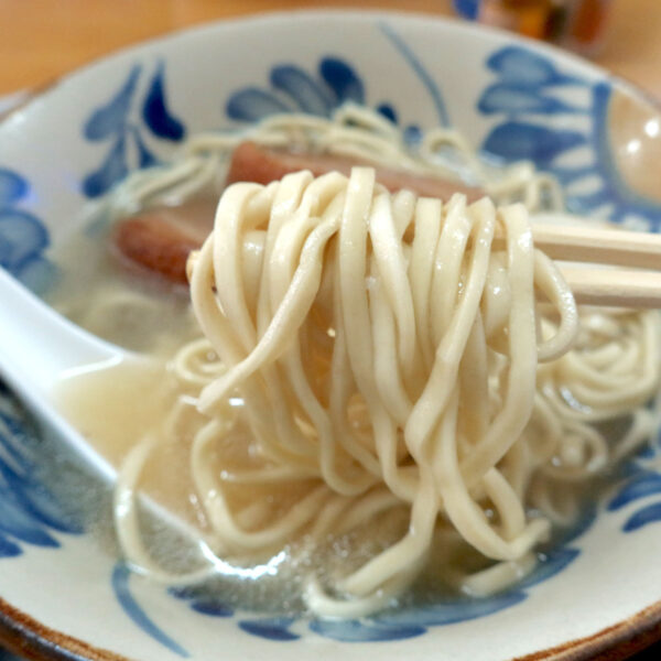 スタンダードな細麺