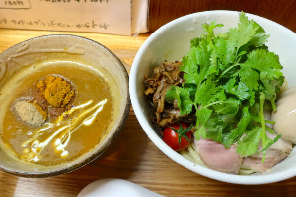 那覇・真嘉比「ラーメン 志のわ」で限定・スパイスと煮干の咖喱つけ麺