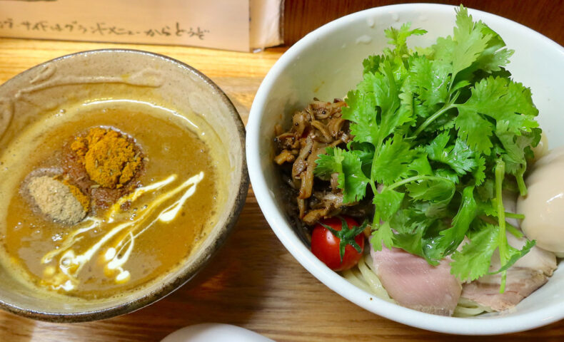 那覇・真嘉比「ラーメン 志のわ」で限定・スパイスと煮干の咖喱つけ麺