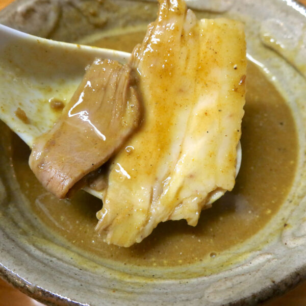 カレーには豚バラ