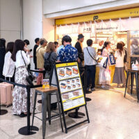 那覇空港でポークたまごおにぎりを求めて「ポーたま」「ファミマ」「空港食堂」