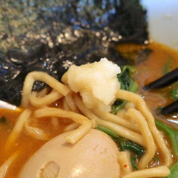 おろしにんにくを入れて…