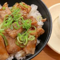 バラエティ勝負の「くら寿司」でまぐろうま煮ミニ丼&国産天然ふぐ出汁うどん