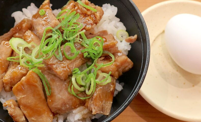 バラエティ勝負の「くら寿司」でまぐろうま煮ミニ丼&国産天然ふぐ出汁うどん