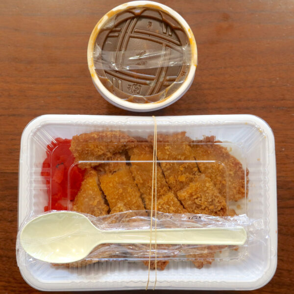 カツカレー(700円)