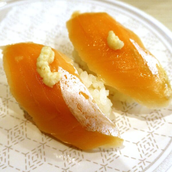 大とろサーモン山わさび（160円）