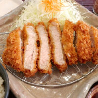 ローカルとんかつチェーン「とんかつ太郎 小禄店」であぐーロースかつ定食