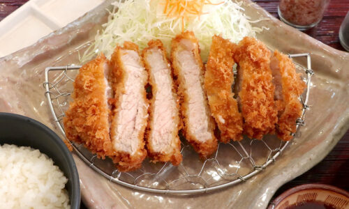 ローカルとんかつチェーン「とんかつ太郎 小禄店」であぐーロースかつ定食