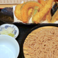 沖縄県唯一の百貨店・デパートリウボウの地下にある「築地薮そば」で天せいろう