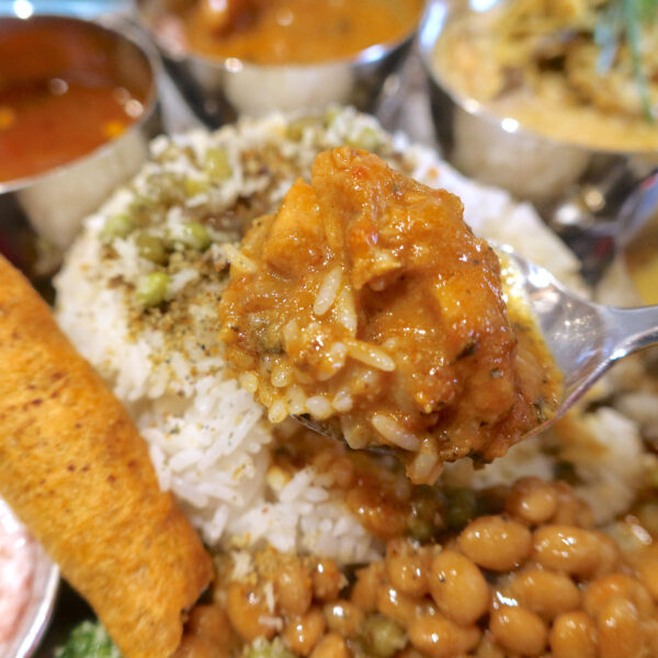 伊江島名産ピーナッツを使用したピーナッツチキンカレー