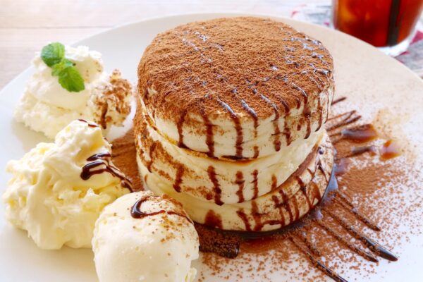 首里でパンケーキ＆ハンバーガー！ 「ズートンズ 首里店」でティラミスパンケーキ＋ポテト