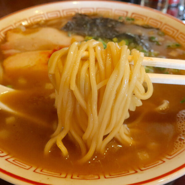 中細麺とあっさりスープ