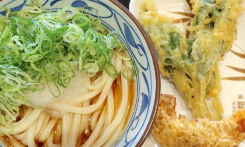 「丸亀製麺」で緑の超デカ天ぷら・糸満モロヘイヤ＆ぶっかけうどん
