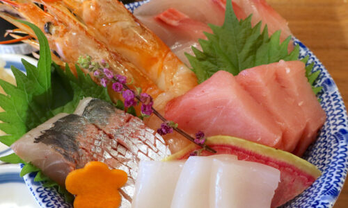 那覇・おもろまち「海老そば益々」で長崎の漁師直送の海鮮丼