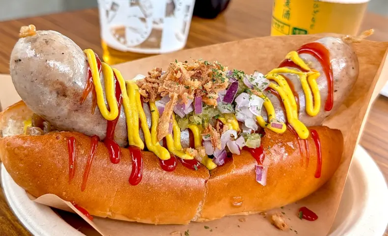 ビールのお祭り「ちゃんぷる~フェスティバル」で CACIOCAVALLO のホームメイドジャンボドッグ