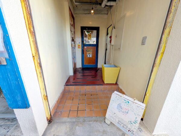 「ズートンズ 首里店」 入口