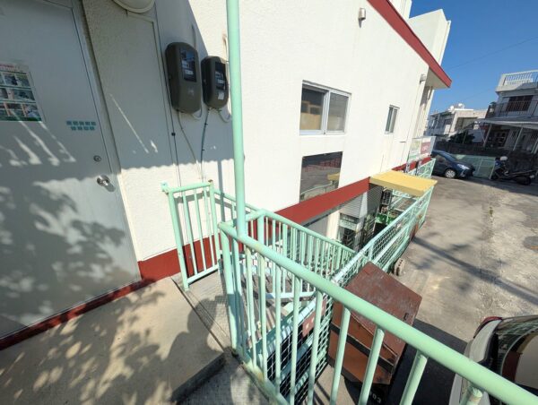 「ズートンズ 首里店」の駐車場から