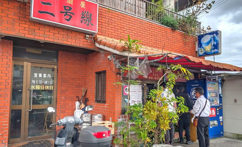 那覇のローカル居酒屋「二号線」が販売している550円のサバ煮付け弁当