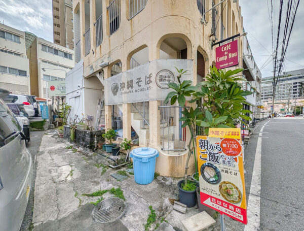 パラダイス通りから入れます。