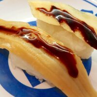 「くら寿司」の通常メニュー・あなご（120円）とフェアメニュー・煮穴子握り（110円）を食べ比べてみた