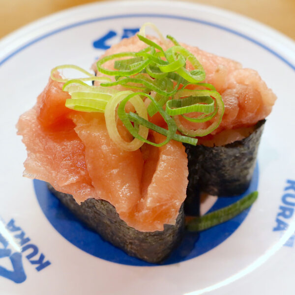 とろ軍艦（210円）