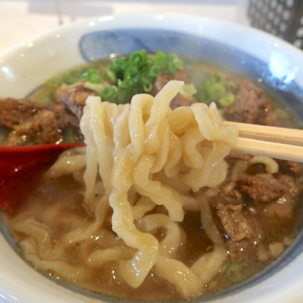 むちむちの太ちぢれ麺