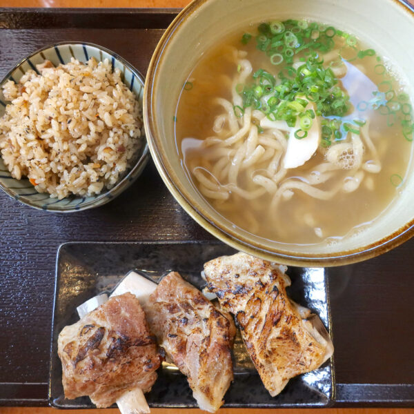 炙り本ソーキそば（950円）＋じゅーしー 中（220円）