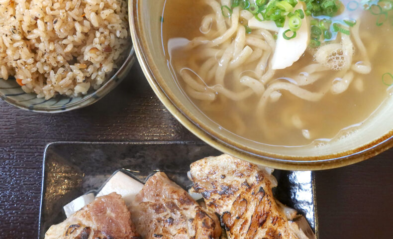 那覇・首里「きんそば」で限定・炙り本ソーキそば＋さんぴん茶葉香るじゅーしー