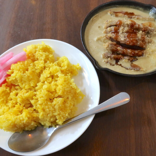 手仕込み馬カツグリーンカレー(1,200円)+5辛(50円)