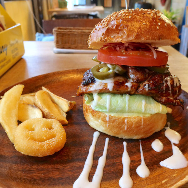 バッファローチキンバーガー(1,250円)+ハラペーニョ(120円)