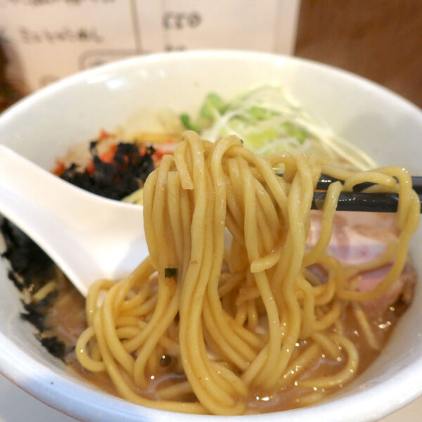 ぱっつん細麺とドロっとスープ
