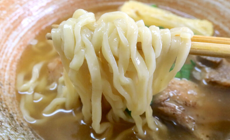 ユニークな出汁とつるつる麺が美味しい宜野湾「介そば」のミックスそば＆ジューシー肉丼