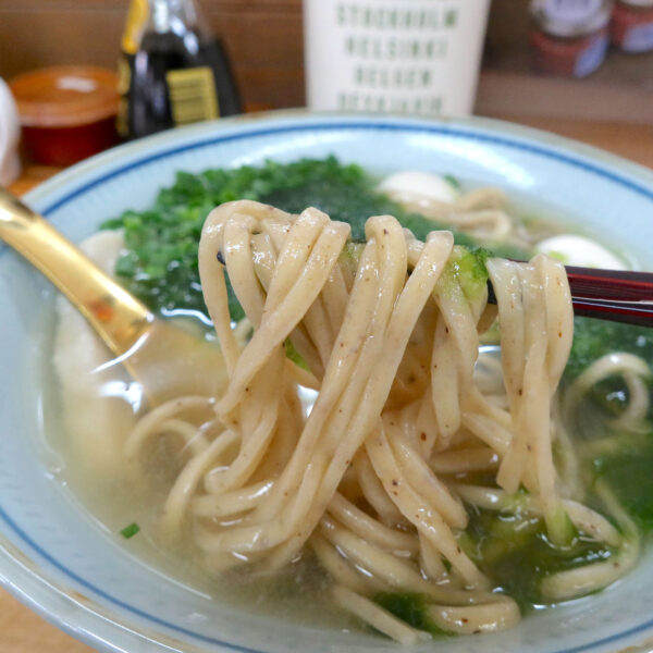 全粒粉入りの麺