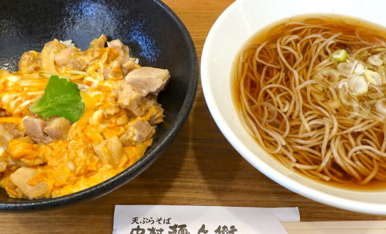 那覇・久茂地「中村麺兵衛 沖縄県庁前店」で親子丼&そばセット