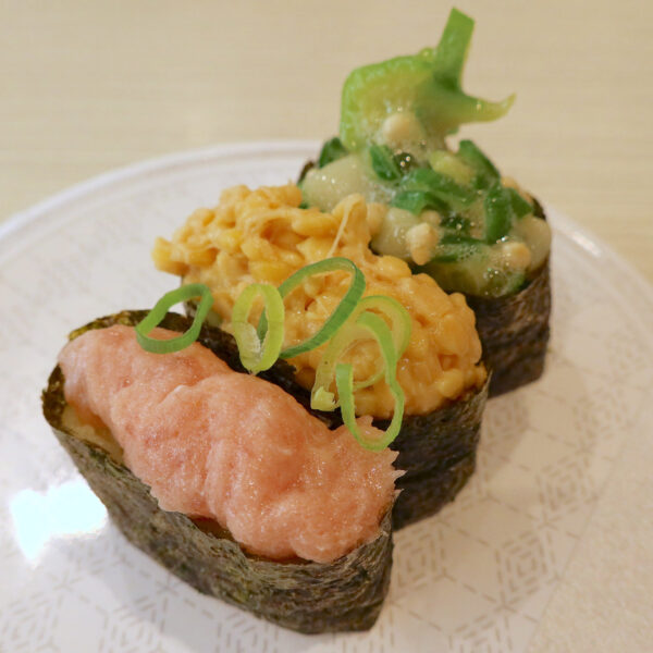 とろネバ三種盛り まぐろたたき軍艦・納豆・いかオクラ（160円）